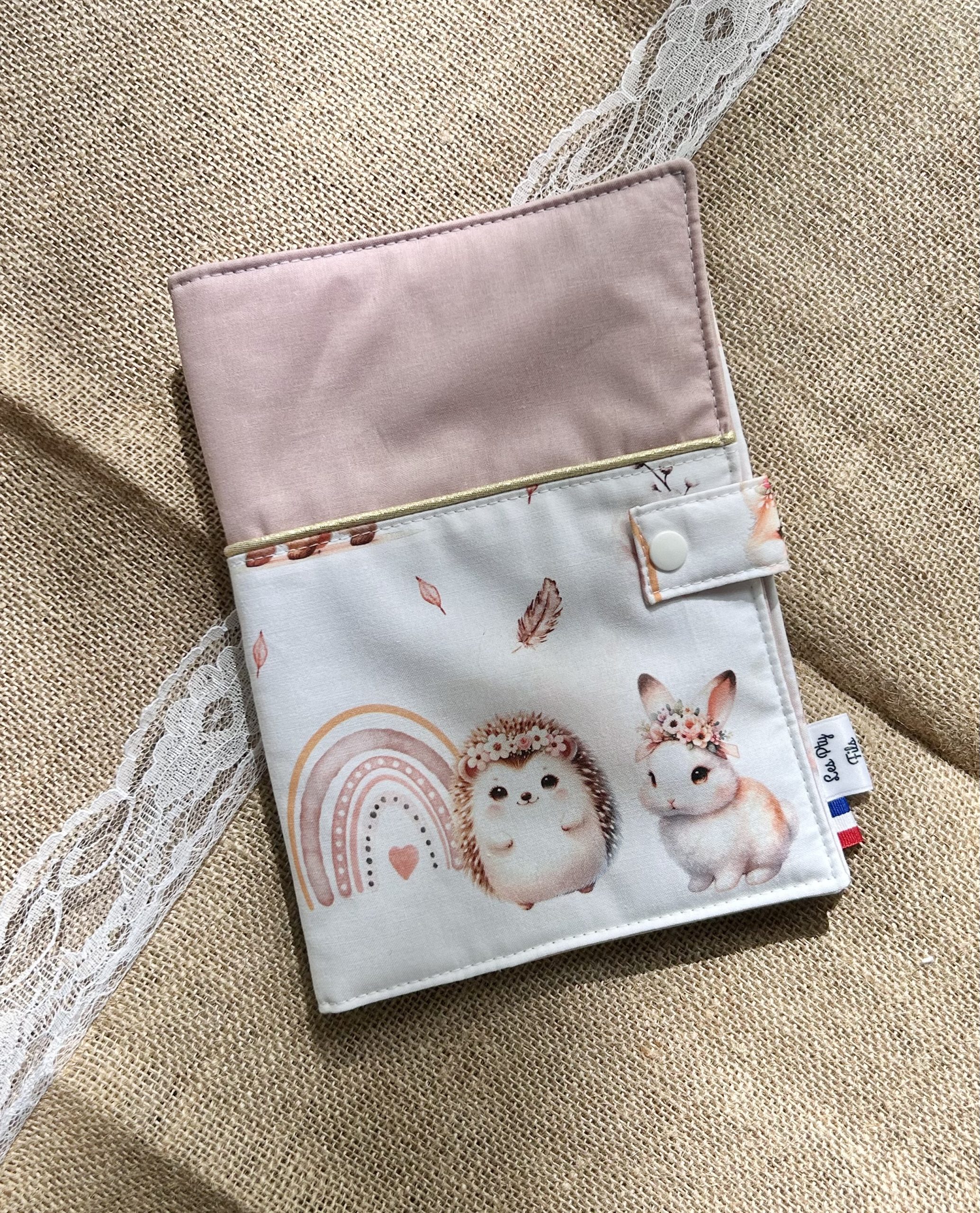 Protège carnet santé - Hérisson & Lapin