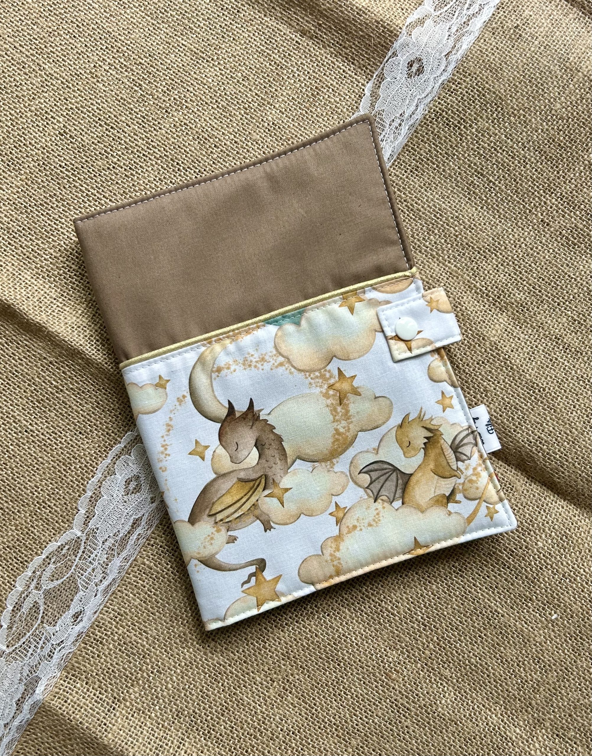 Protège carnet santé - Dragons marron
