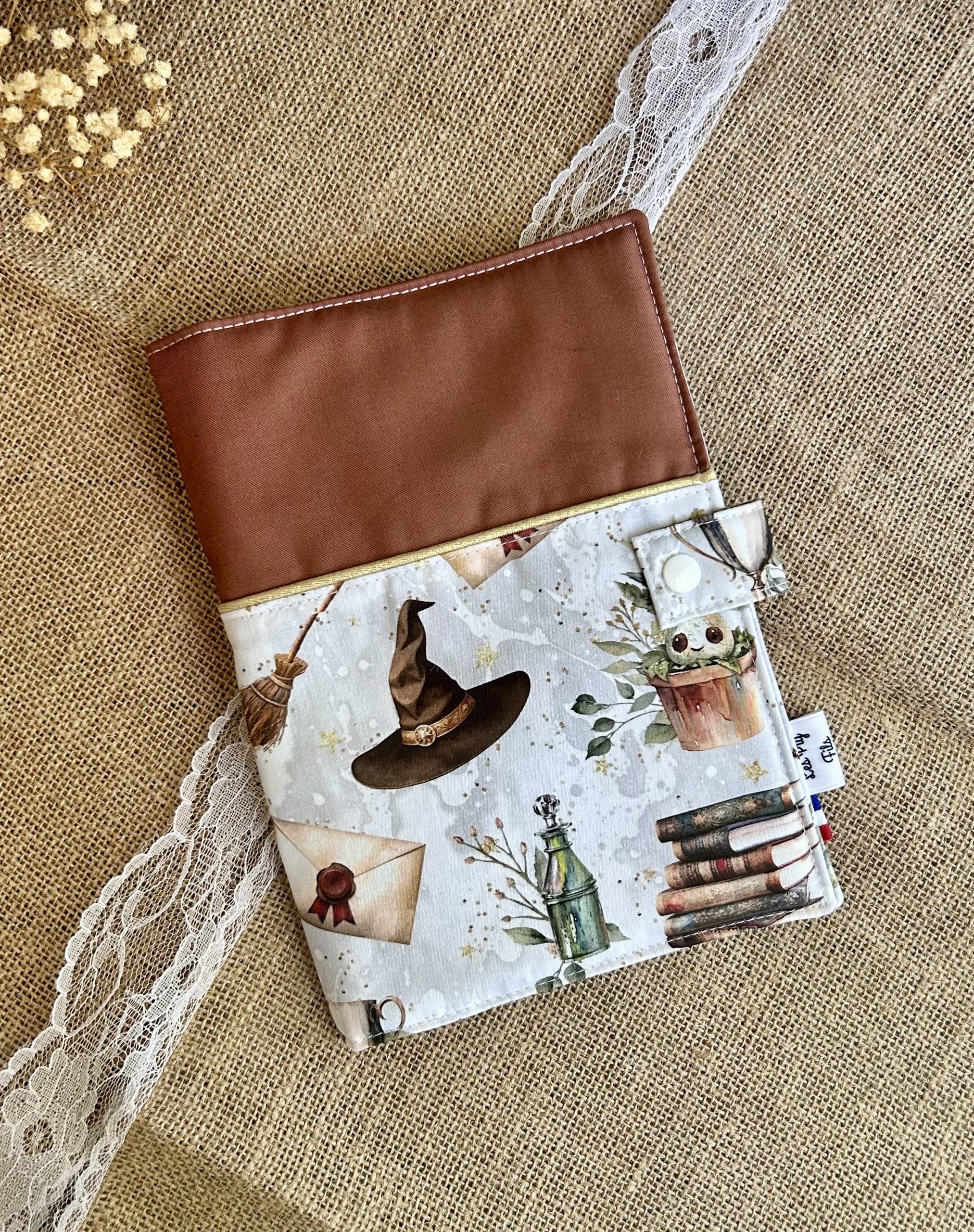 Protège carnet santé - Magie marron